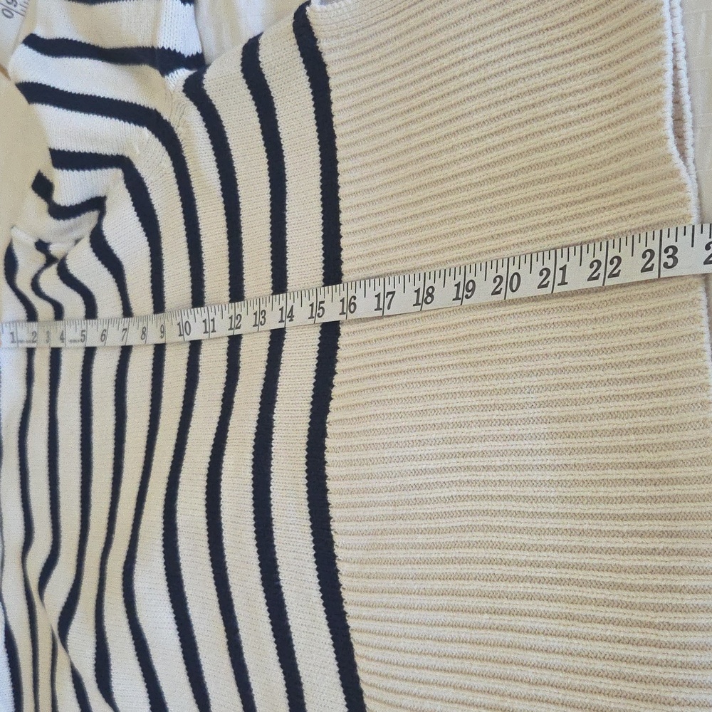 {Gap} 24-7 Split Hem Turtleneck Sweater in Off White & Navy (Small) - Picture 16 of 16